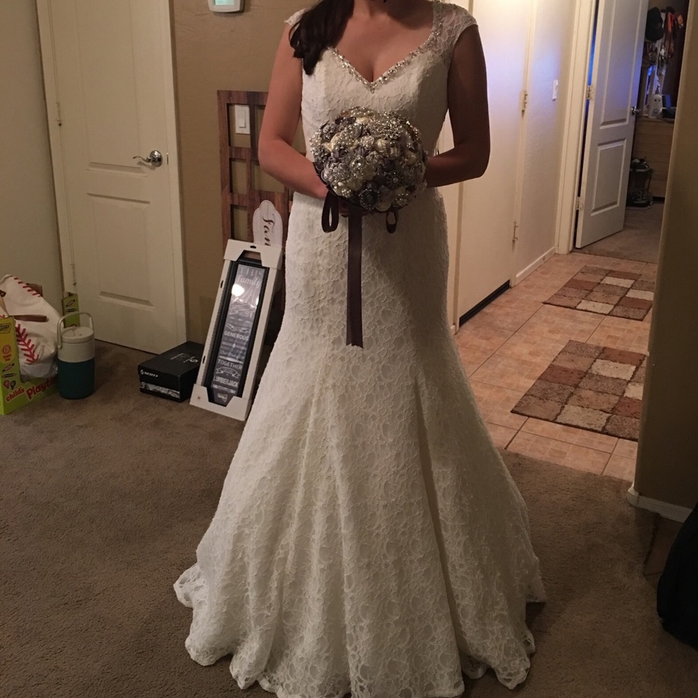 Lace mermaid trumpet wedding dress w/ slip